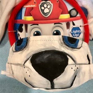 Children’s adjustable mask with headband